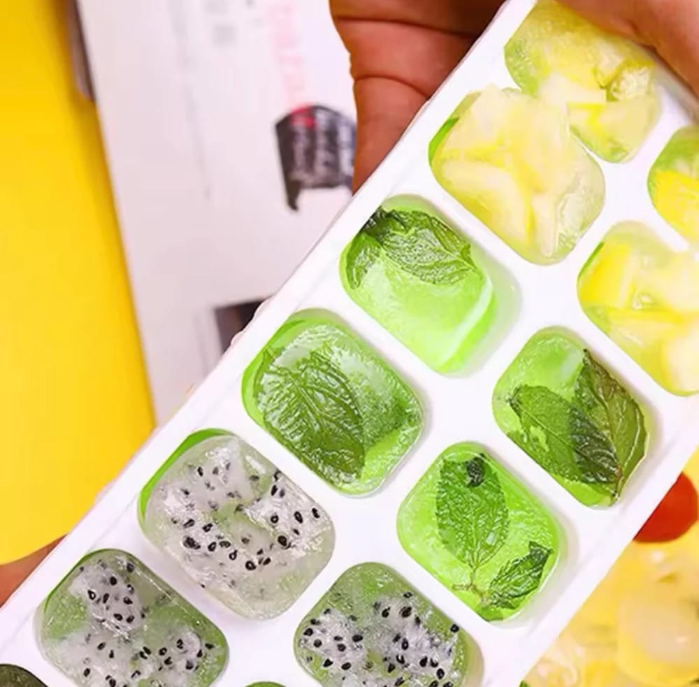 Reusable Silicone Ice Cube Tray with Lid